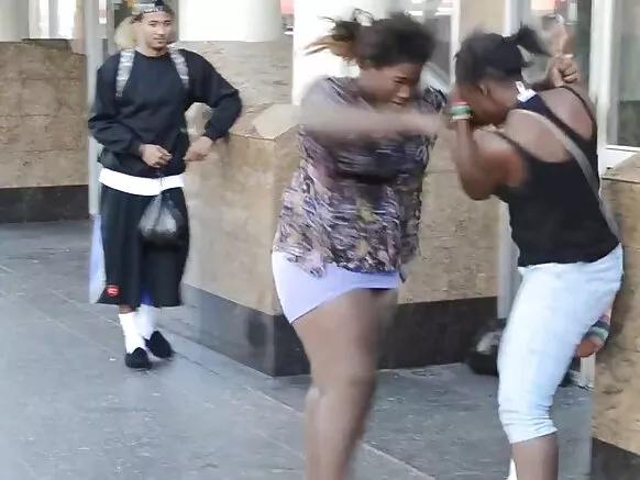 Clash de bbws e xxx mulatooji e hoodere.