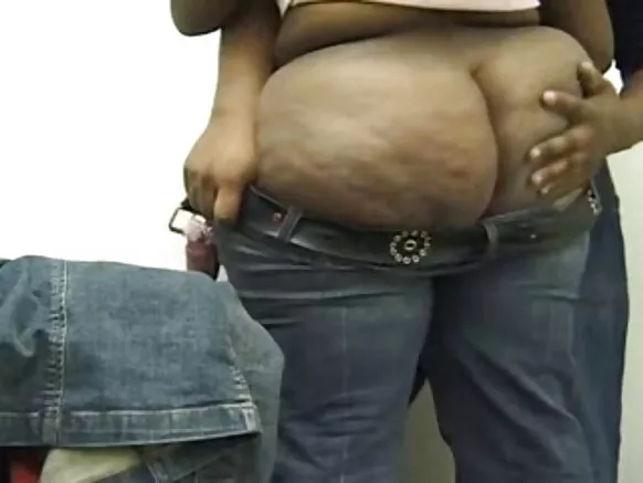 Ɓiɗɗo debbo afriknaajo belɗo xxx mo puccu mum ɓaleejo ina wallitee ngam ɓoornaade jeans mum.