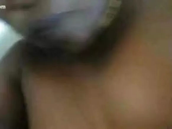 Tamil ɓaleejo ebony pom ngam rewɓe.